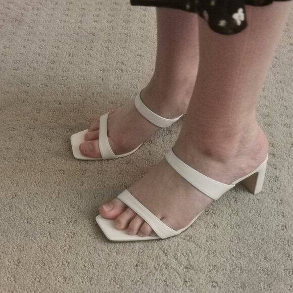 Chinese Laundry White Leather Heeled Sandals - Picture 6 of 6